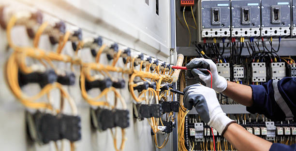 Professional Electrician technician working in Gilman, IL